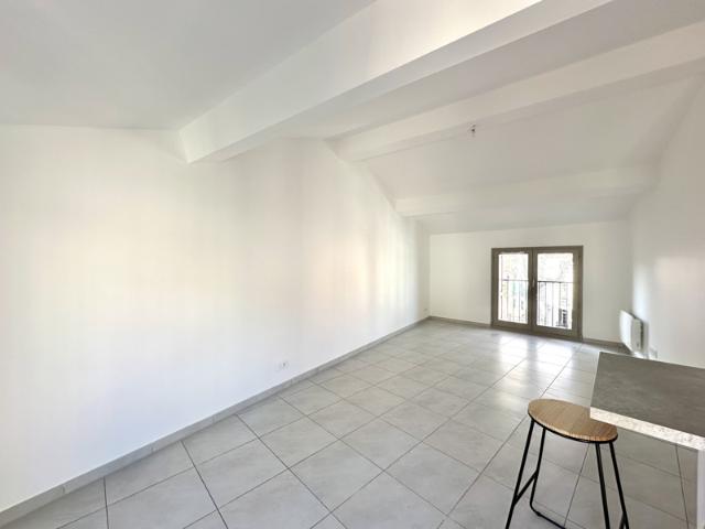 À LOUER: Appartement F3 BIS Centre Ville de CERET 3ème et