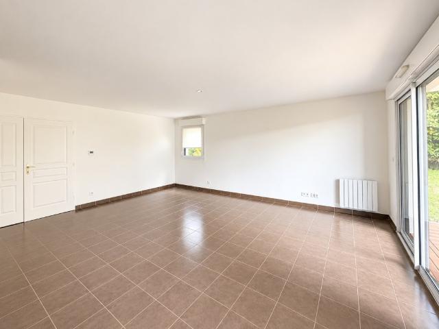 A LOUER Appartement F3 de 72.40m² avec terrasse, jardin, cave et parkings MO