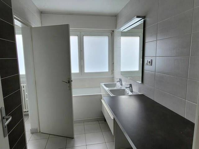 A louer appartement F3 de 88² avec balcon, garage et cave