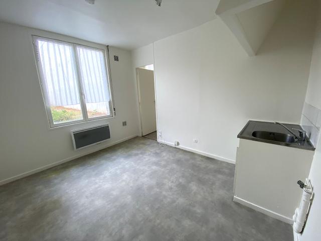 A LOUER APPARTEMENT PLEIN CENTRE VILLE DE ST QUENTIN 02100