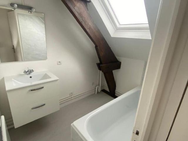 A LOUER APPARTEMENT PROCHE CENTRE VILLE DE ST QUENTIN 02100