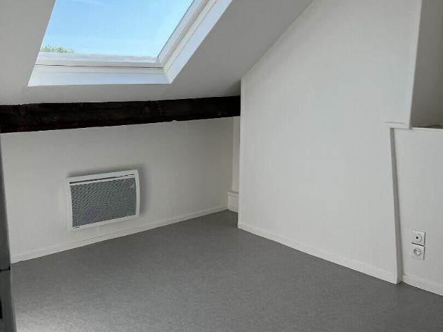A LOUER APPARTEMENT PROCHE CENTRE VILLE DE ST QUENTIN 02100
