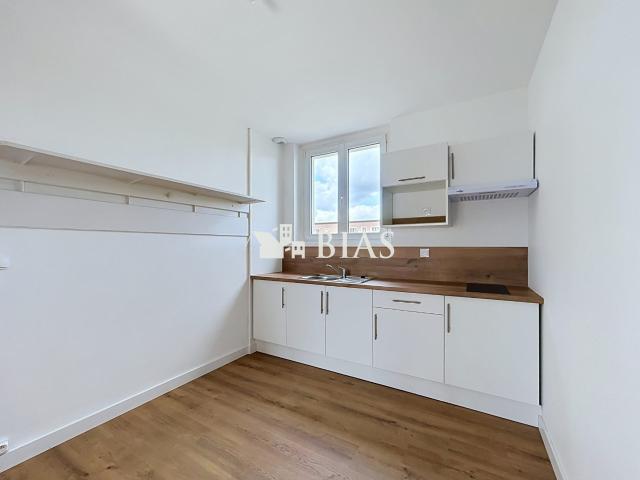 A LOUER APPARTEMENT REFAIT A NEUF