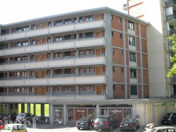 A louer Appartement rénové de 3.5 pièces au 4ème.