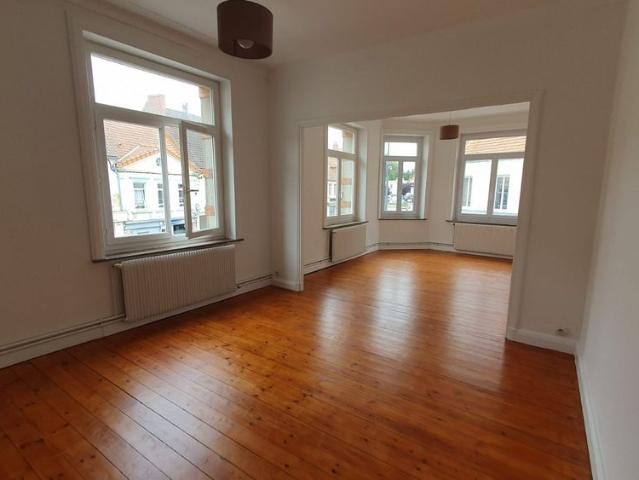 A LOUER Appartement sur la Place de Marquise au 1er étage