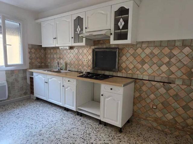 À louer – Appartement T4 non meublé avec Terrasse • Moussan 111