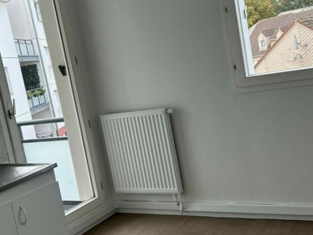 À LOUER – Appartement T4 à CLÉON