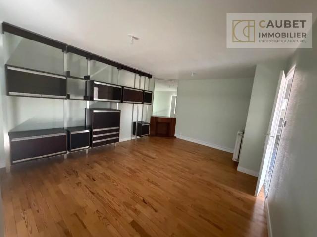 A LOUER ! APPARTEMENT T4 + GARAGE