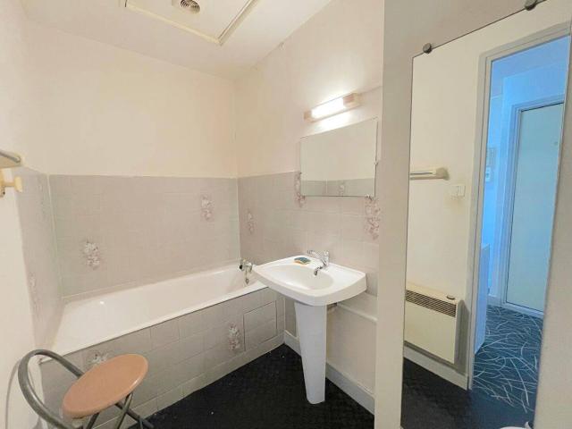 A LOUER APPARTEMENT T1 MEUBLE CENTRE VILLE DE SAINTE FOY LA G