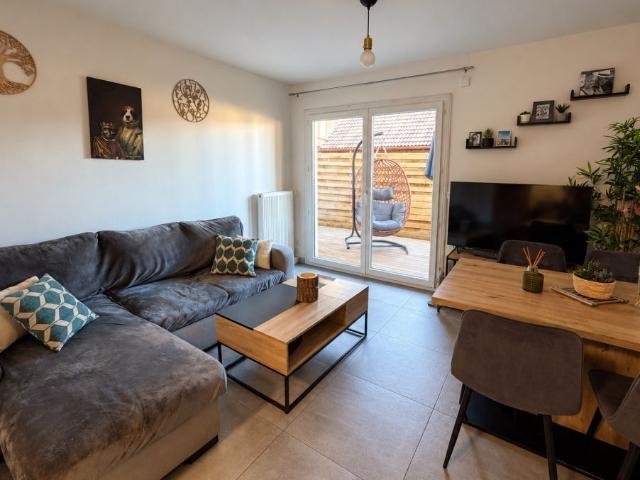 À LOUER – APPARTEMENT T2 MEUBLÉ AVEC GRANDE TERRASSE – CRUSEILLES