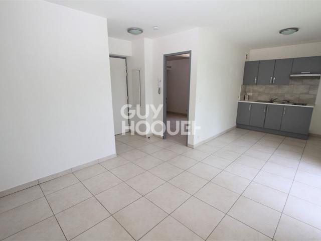 A louer Appartement T2 avec balcon, vue sur les Albères et stationnement Location à l'année