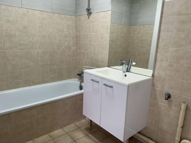 À LOUER APPARTEMENT T2 DE 35 M² EN REZ DE CHAUSSÉE À BEAUREPAI