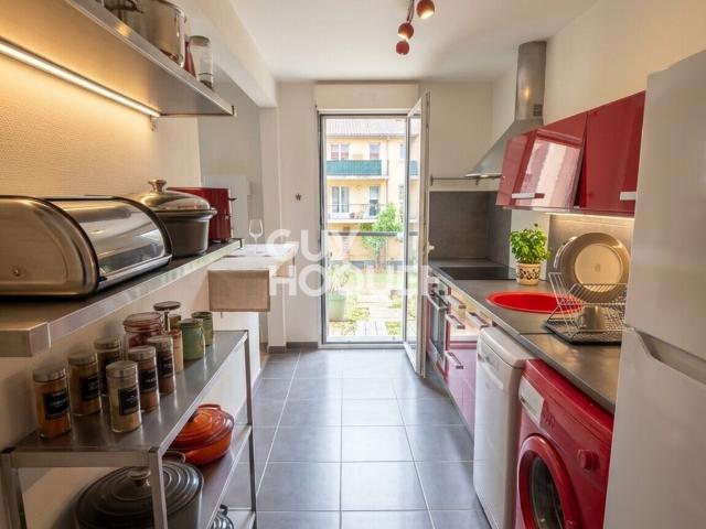 A LOUER APPARTEMENT T2 48.58 m² REZ DE JARDIN CAVE COTE PAVÉE