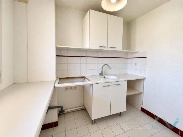 À LOUER APPARTEMENT T3 AVEC PISCINE ET PARKING PRIVATIF LE L