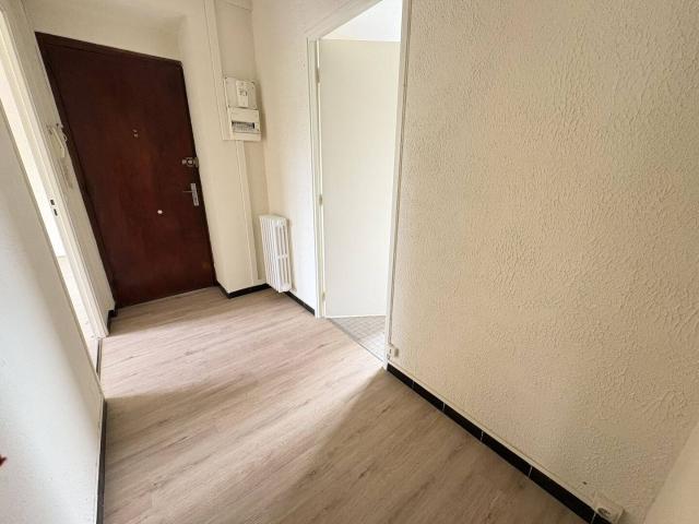 AUCH Appartement T3 lumineux avec grand balcon en haute ville