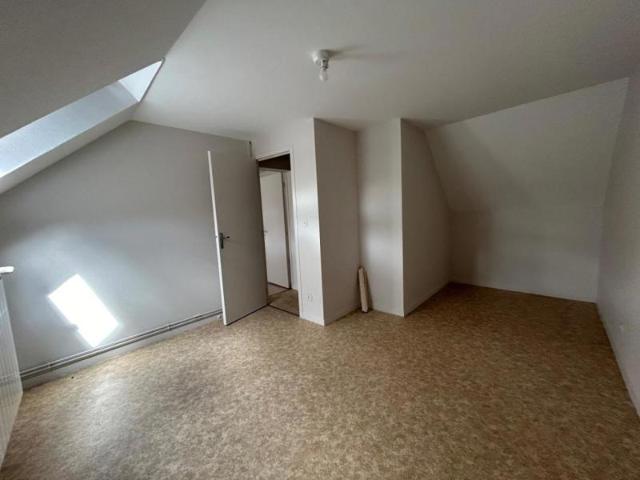 A LOUER APPARTEMENT T3 CHENY