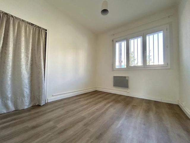 À LOUER Appartement T3 de 52 m2 avec terrasse, parking et