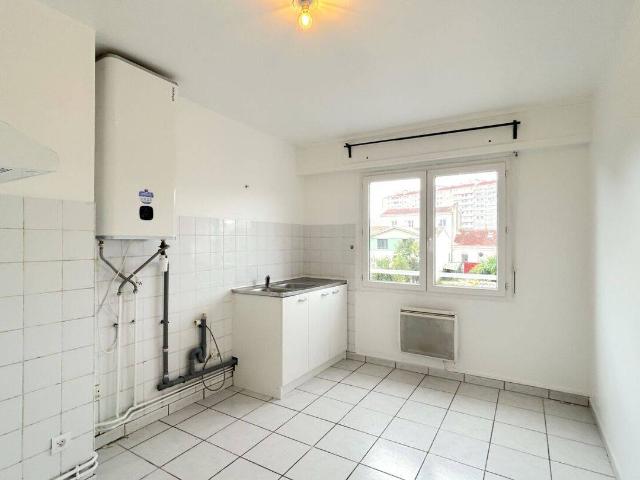A LOUER APPARTEMENT T3 DE 67 M2 BORDEAUX QUARTIER CHARTRONS