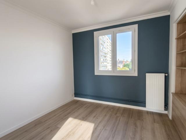 A LOUER APPARTEMENT T3 DE 63 M2 BALCON CAVE MARSEI