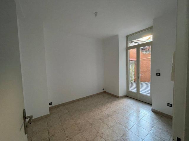 A Louer Appartement T3 en rez de chaussée avec petit cour