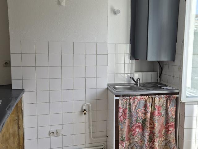 À louer – Appartement T3 lumineux de 55 m² – Vienne 38200 À Louer: Local Commercial 89 m² À LOUER – LOCAL COMMERCIAL DE CHARME – CENTRE VILLE DE VIENNE 38200