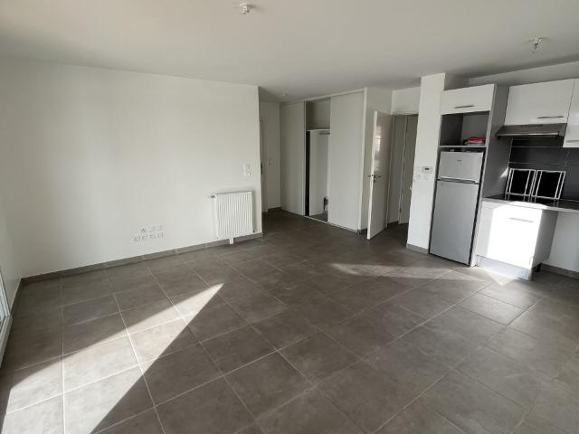 À louer Appartement T3 récent avec grand balcon et 2 places parking sous sol Saint Alban