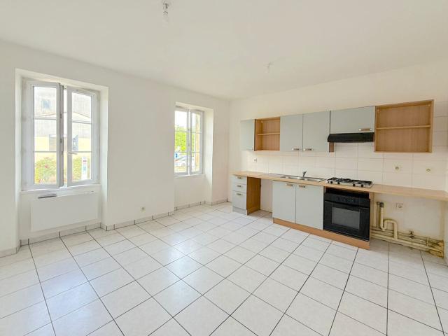 A LOUER APPARTEMENT T3 SAINT SAVIN CENTRE