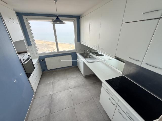 A LOUER APPARTEMENT T3/T4 VUE MER DANS RESIDENCE AVEC ASCENSEUR