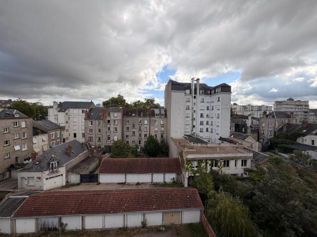 À LOUER APPARTEMENT TYPE 3 DANS UN IMMEUBLE A TOURS • Réf. GI JB G0144 09 Location 37