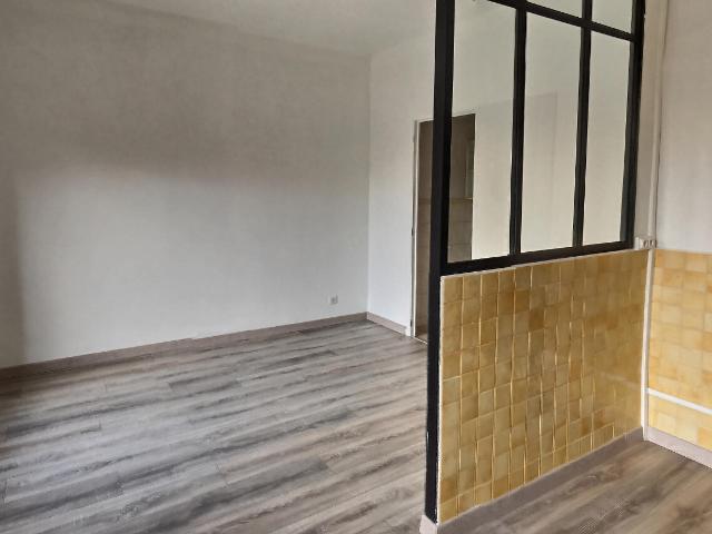 A louer appartement type 1 à 13005 Marseille