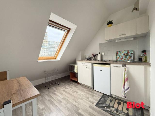 A LOUER APPARTEMENT TYPE 2 DERNIER ETAGE RENNES CENTRE L