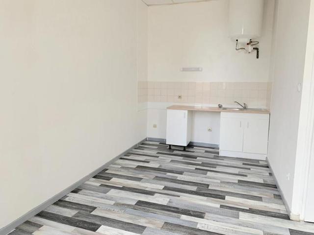 A LOUER APPARTEMENT 1 PIECE BLAYE CENTRE