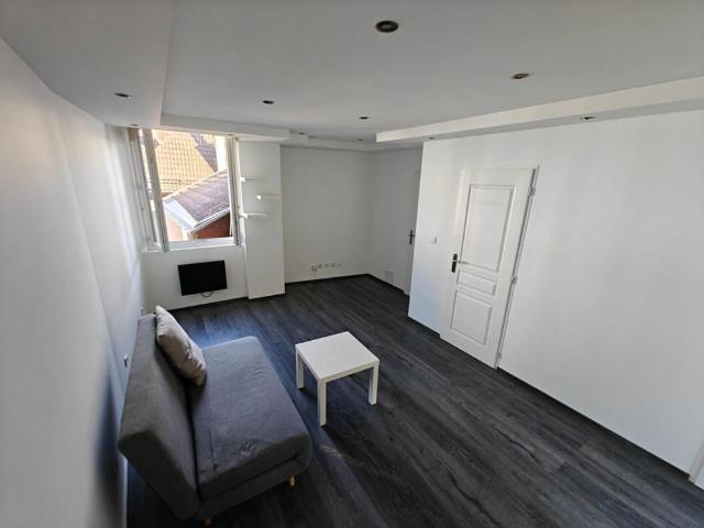 A LOUER Appartement 2 Pièces 51.4 m2 cuisine, WC, SDB indépendants centre ville Vizille