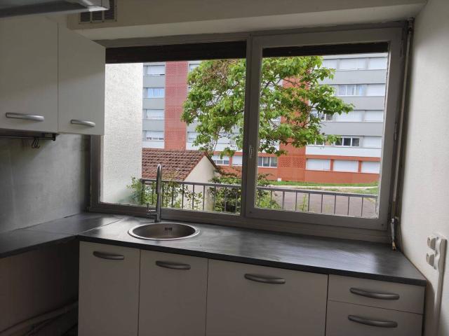 À LOUER – Appartement 34 m² avec terrasse – Joigny, quartier Madeleine