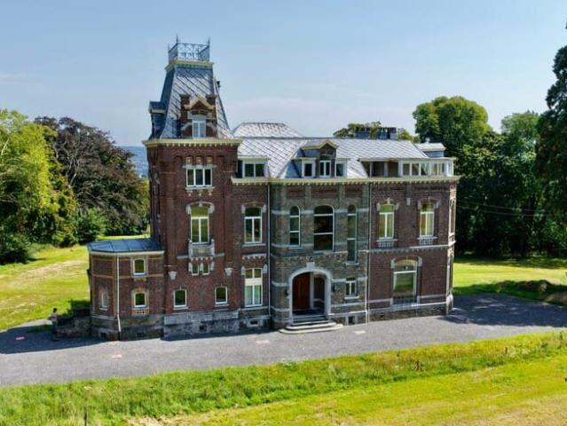 À louer: appartement 3 chambres de 185 m² dans un château