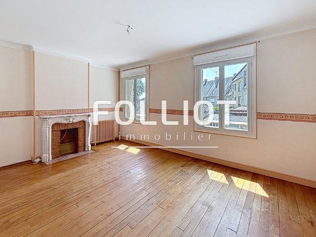A LOUER Appartement 3 pi�ces centre ville de P�riers 1er �tage 85.65 m2
