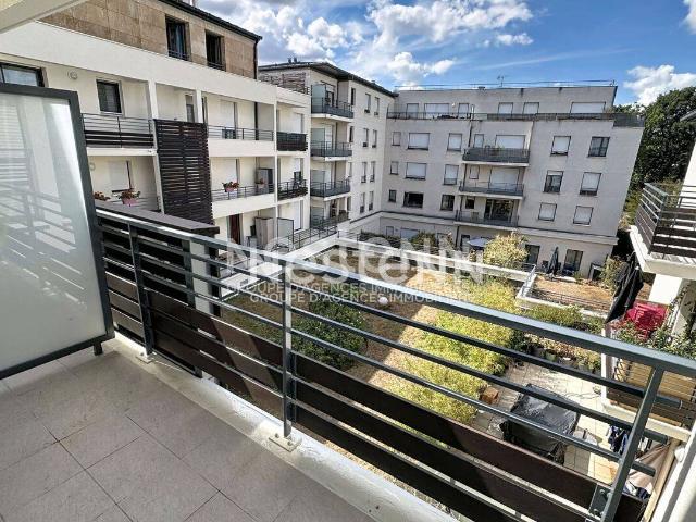 A louer: Appartement 3 pièces meublé de 63 m² avec balcon et