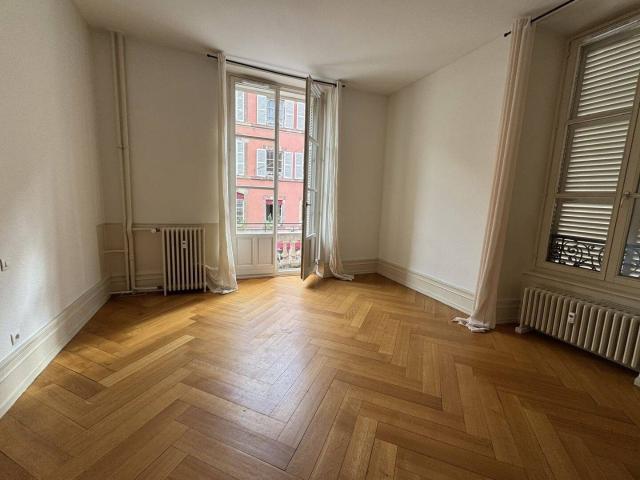 À LOUER ! Appartement 3 pièces non meublé 126,10 m² en plein c