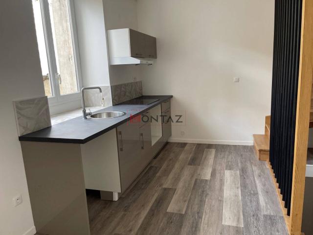 À LOUER APPARTEMENT 3 PIÈCES EN DUPLEX BETON BAZOCHES 77320