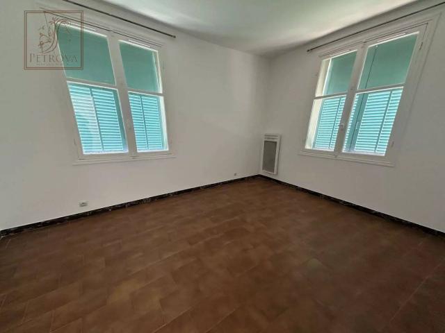 À LOUER – APPARTEMENT 3 PIÈCES – 90 M² – RÉSIDENCE SÉCURISÉE