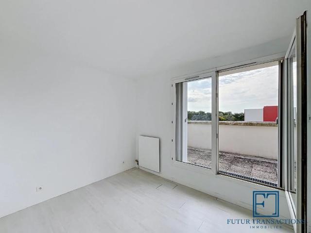 À LOUER – APPARTEMENT 4 PIÈCES EN DUPLEX AVEC TERRASSE ET BOX – GUYANCOURT