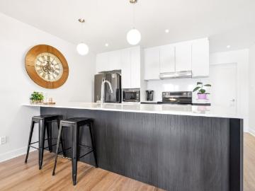 Apartment for rent in Roussillon