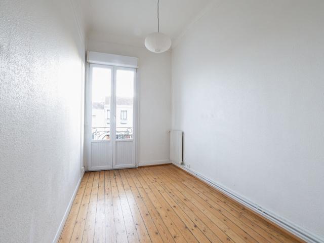 A LOUER BARRIERE DE BEGLES APPARTEMENT 3 PIECES