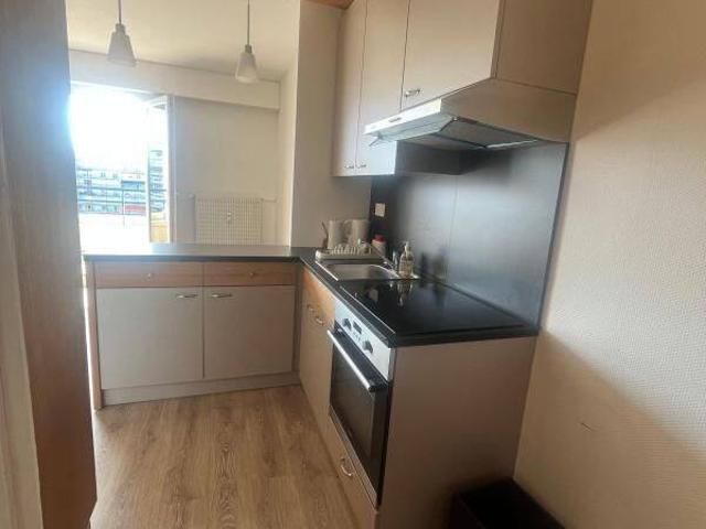 À LOUER – Beau 2 pièces meublé avec balcon – Esplanade