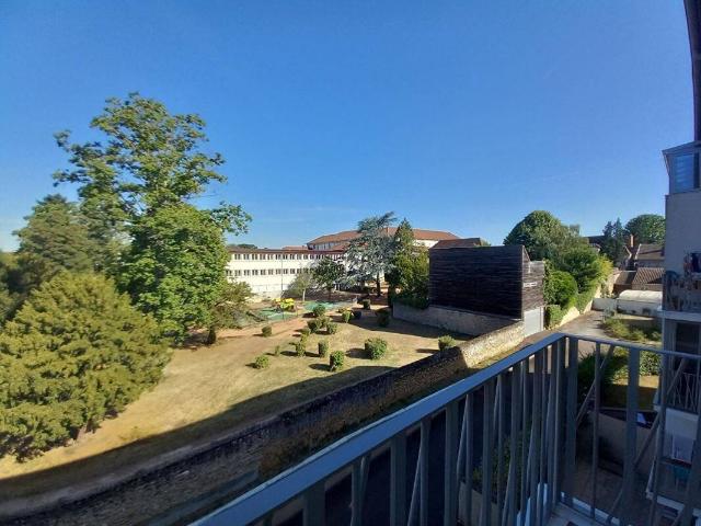 À louer, Bel appartement 4 pièces avec terrasse, balcon et garag