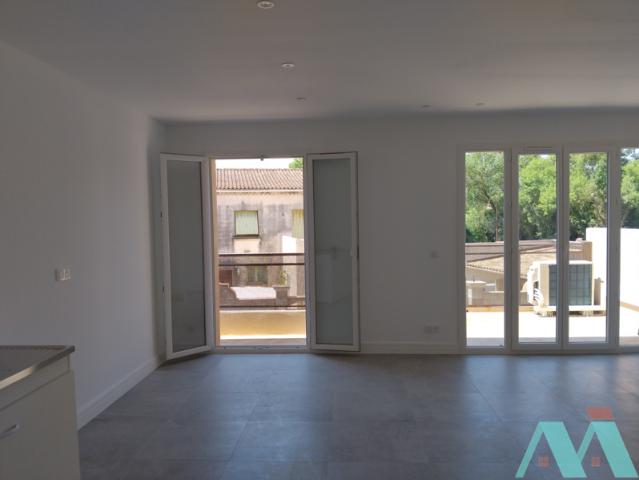 À LOUER Bel appartement T4 entièrement rénové de 81 m2 à V