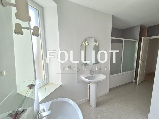 A LOUER BEL APPARTEMENT DE TYPE F5 50000 SAINT LO 4 CHAMBRES 117 M²