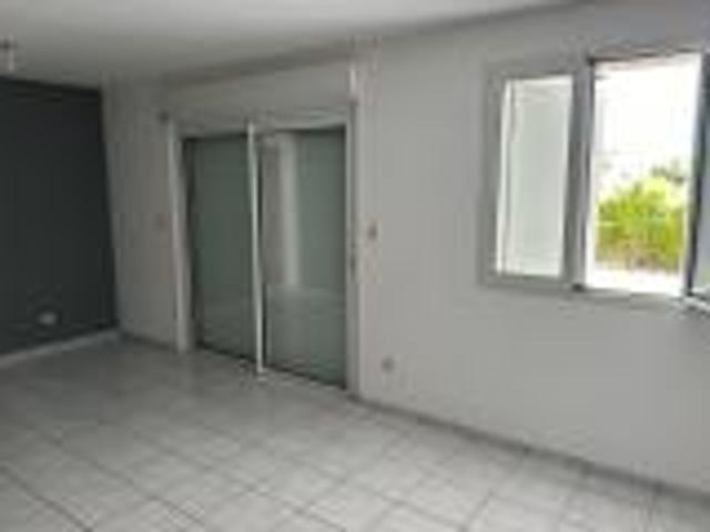 A louer bel appartement F2 au rdc dans résidence sécurisée à Cambuston Saint André