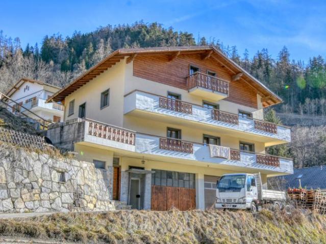 A LOUER Bel appartement rénové de 3 ½ pièces au dernier étage