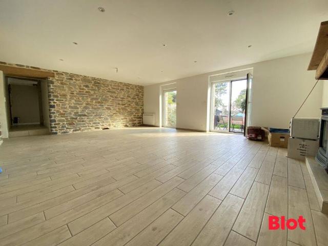 A LOUER BELLE MAISON DE CHAMPAGNE 4 CHAMBRES 169 M² BAIN